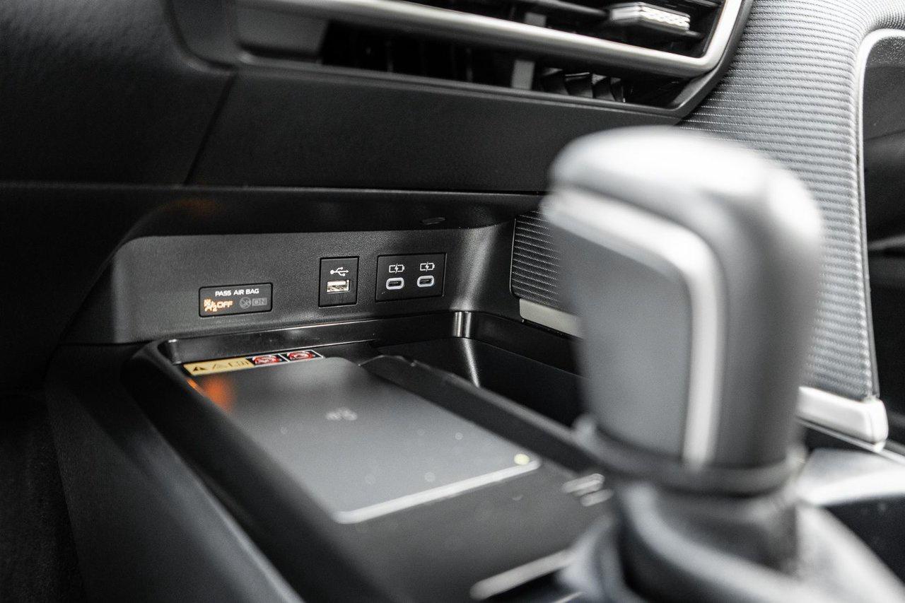 2025 Toyota Camry SE Photo