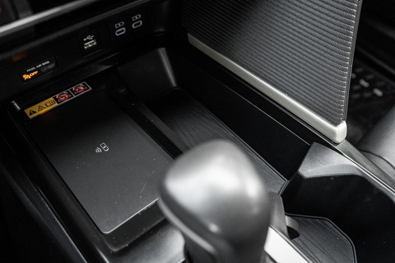 2025 Toyota Camry SE Photo
