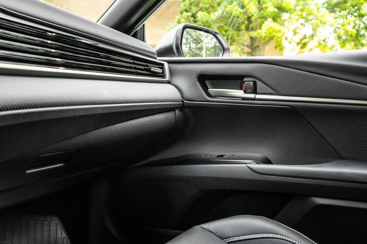 2025 Toyota Camry SE Photo