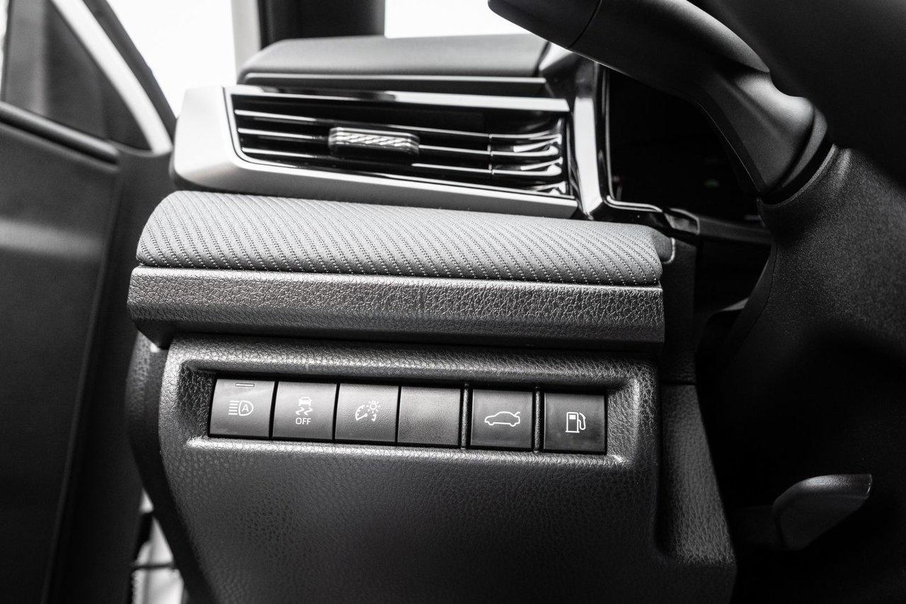 2025 Toyota Camry SE Photo