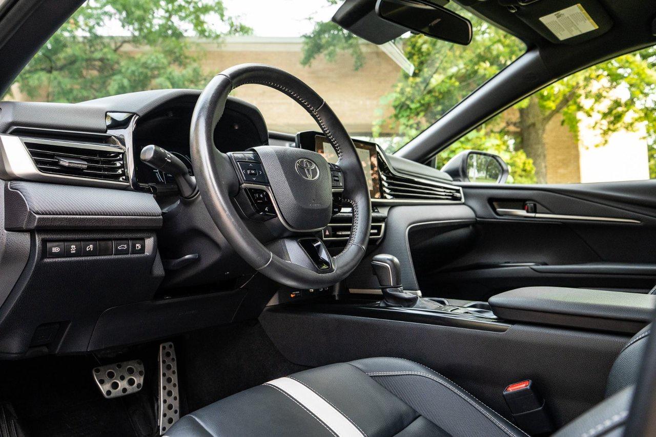 2025 Toyota Camry SE Photo