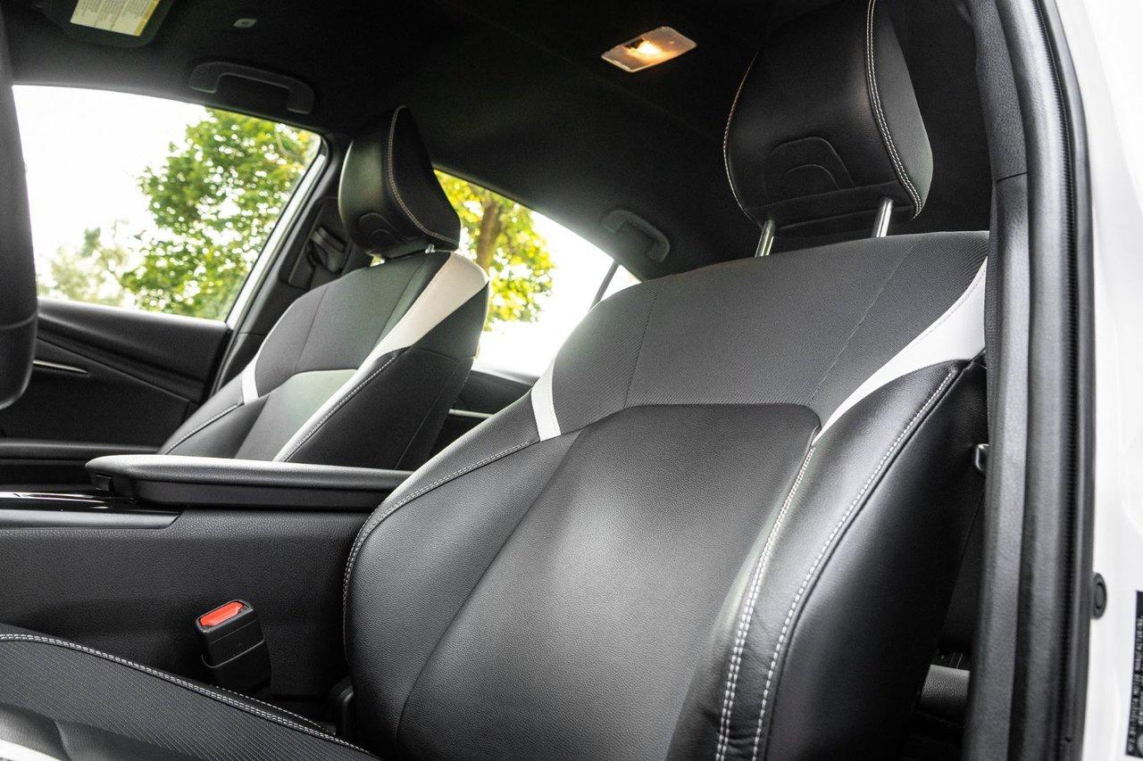 2025 Toyota Camry SE Photo