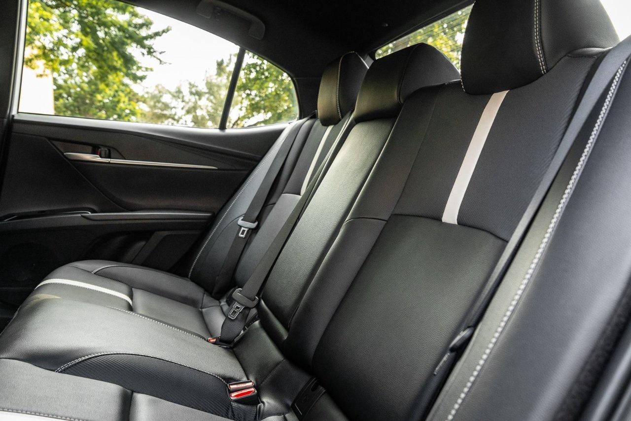 2025 Toyota Camry SE Photo
