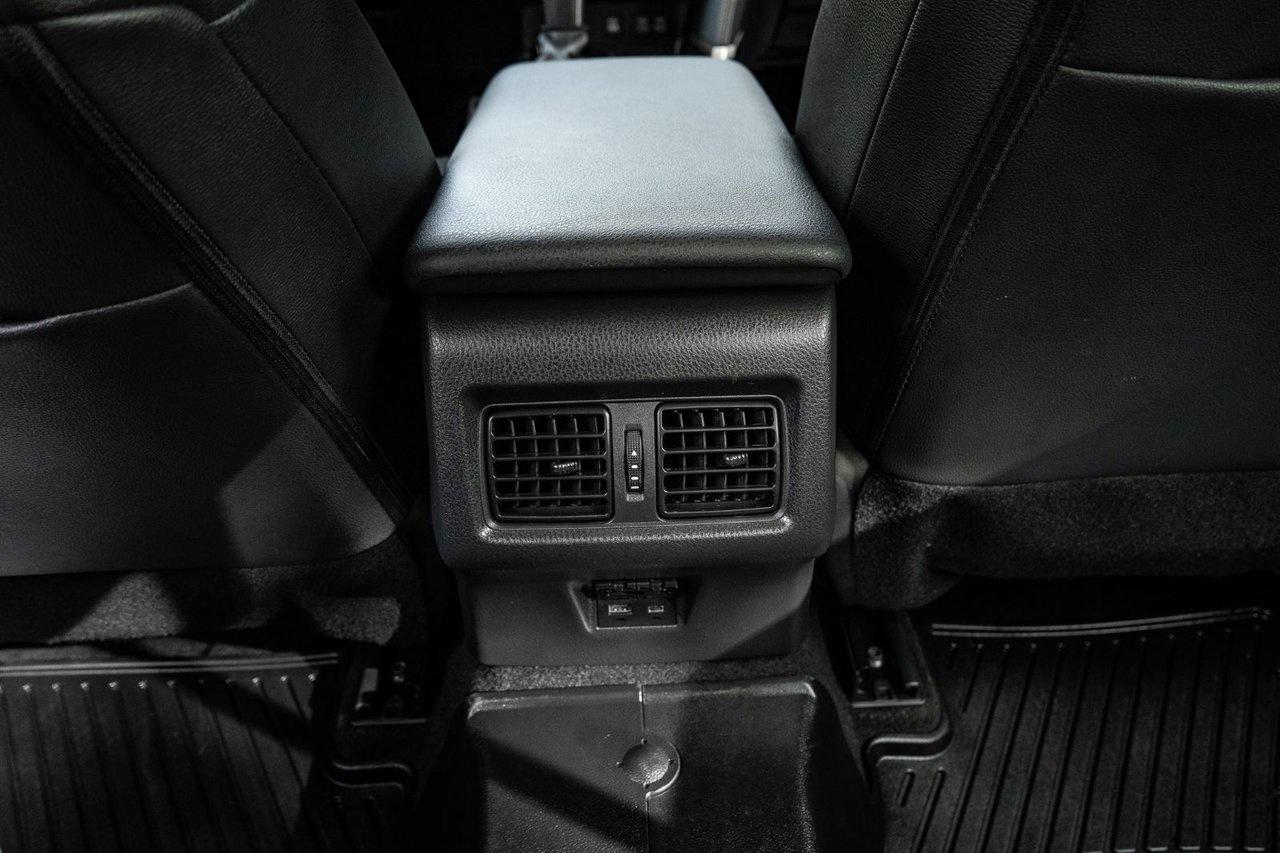 2025 Toyota Camry SE Photo