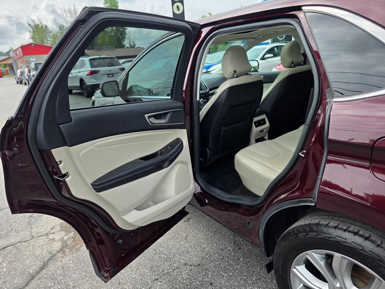 2019 Ford Edge Titanium AWD Photo