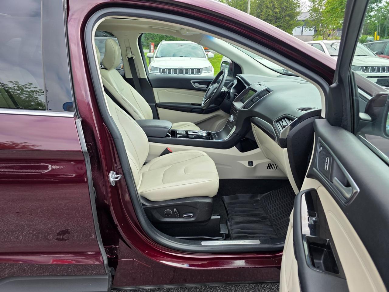 2019 Ford Edge Titanium AWD Photo
