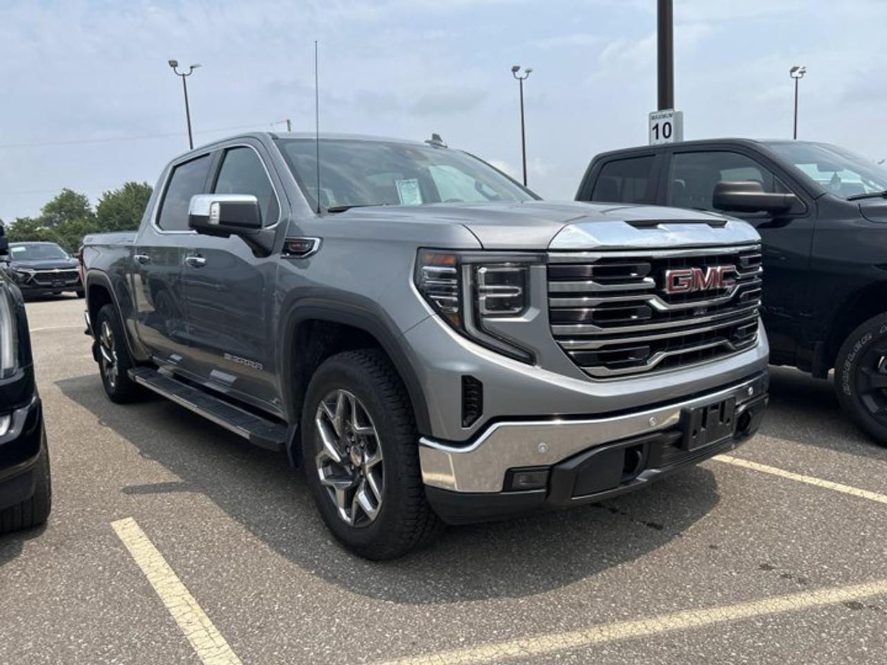 2024 GMC Sierra 1500 SLT X31 Off Road Crew Cab 6' Box 4WD | No Accidents Photo3