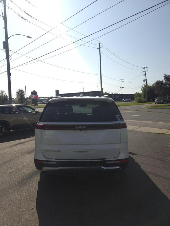2022 Kia Carnival EX Photo2