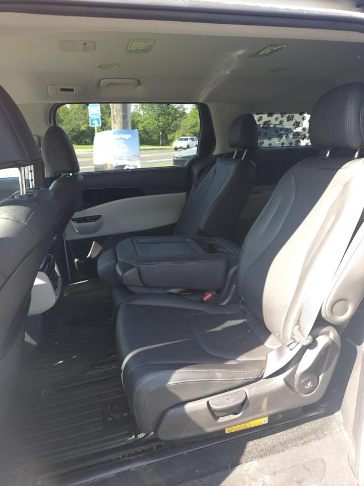 2022 Kia Carnival EX Photo