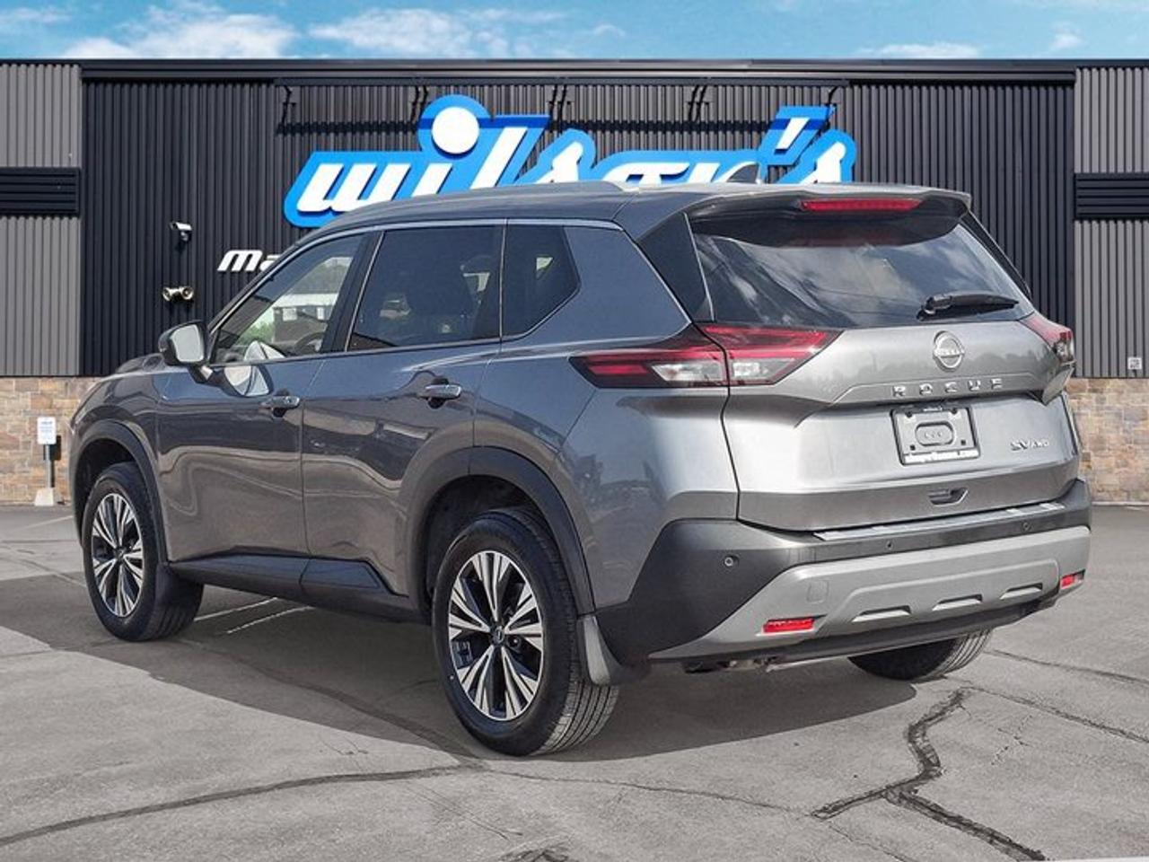2023 Nissan Rogue SV AWD | Sunroof | 360 Camera | Heated Wheel + Seats | CarPlay + Android | Power Seat | and More ! Photo