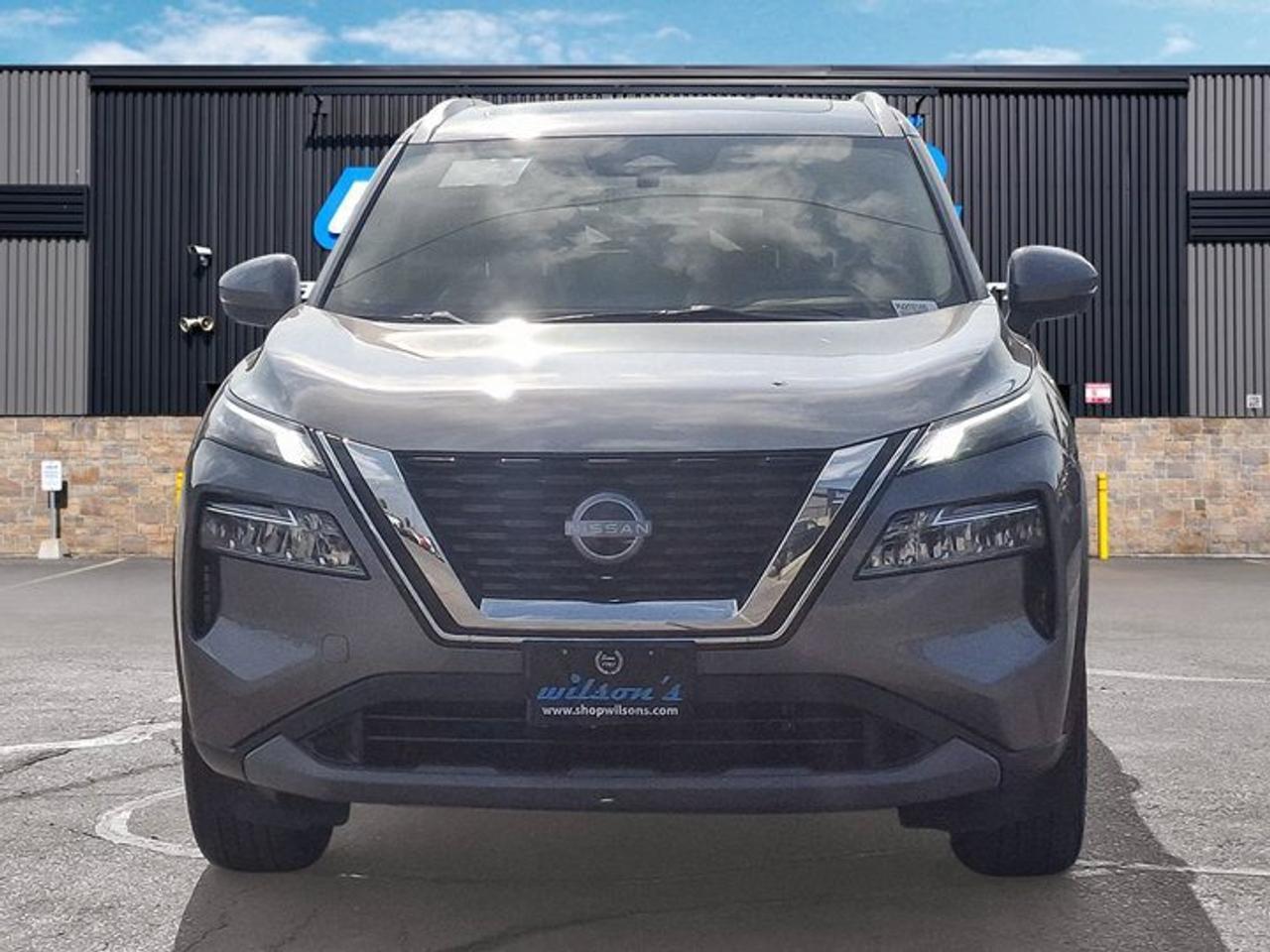 2023 Nissan Rogue SV AWD | Sunroof | 360 Camera | Heated Wheel + Seats | CarPlay + Android | Power Seat | and More ! Photo