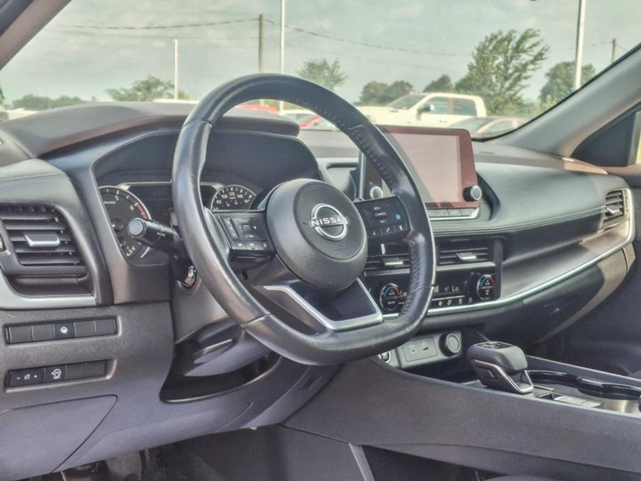 2023 Nissan Rogue SV AWD | Sunroof | 360 Camera | Heated Wheel + Seats | CarPlay + Android | Power Seat | and More ! Photo