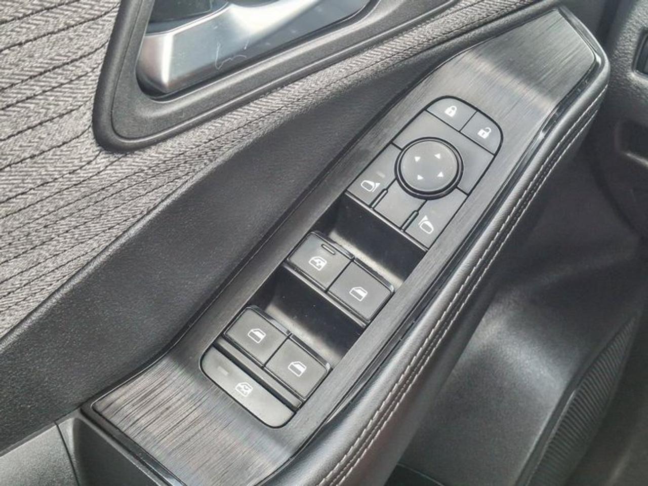 2023 Nissan Rogue SV AWD | Sunroof | 360 Camera | Heated Wheel + Seats | CarPlay + Android | Power Seat | and More ! Photo