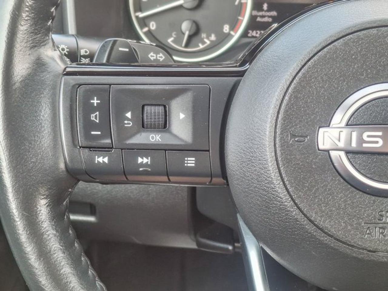 2023 Nissan Rogue SV AWD | Sunroof | 360 Camera | Heated Wheel + Seats | CarPlay + Android | Power Seat | and More ! Photo