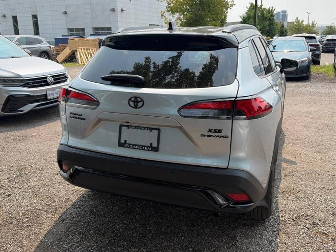 2025 Toyota Corolla Cross Hybrid XSE AWD | Loaded | Sunroof | Leather | Power Seat | Wireless Charger | Power Hatch and More ! Photo
