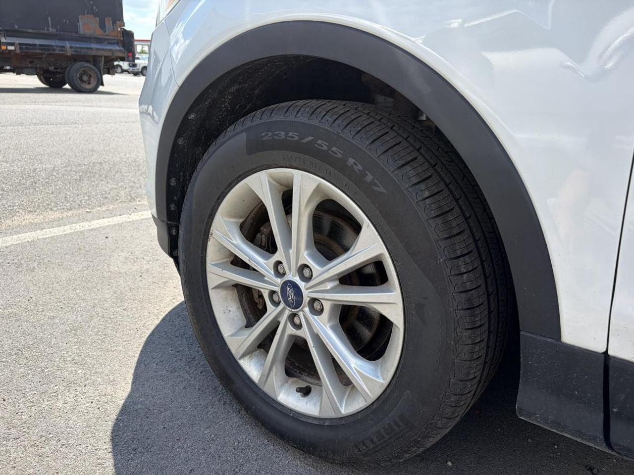 2017 Ford Escape SE Photo