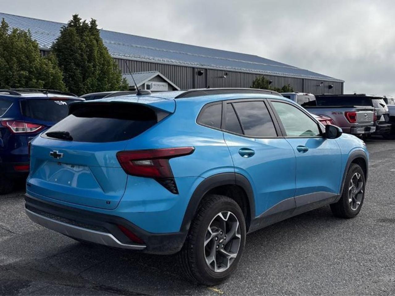 2025 Chevrolet Trax LT | Blackout Package | Heated Seats + Steering | Remote Start | Adaptive Cruise | BSM and More ! Photo