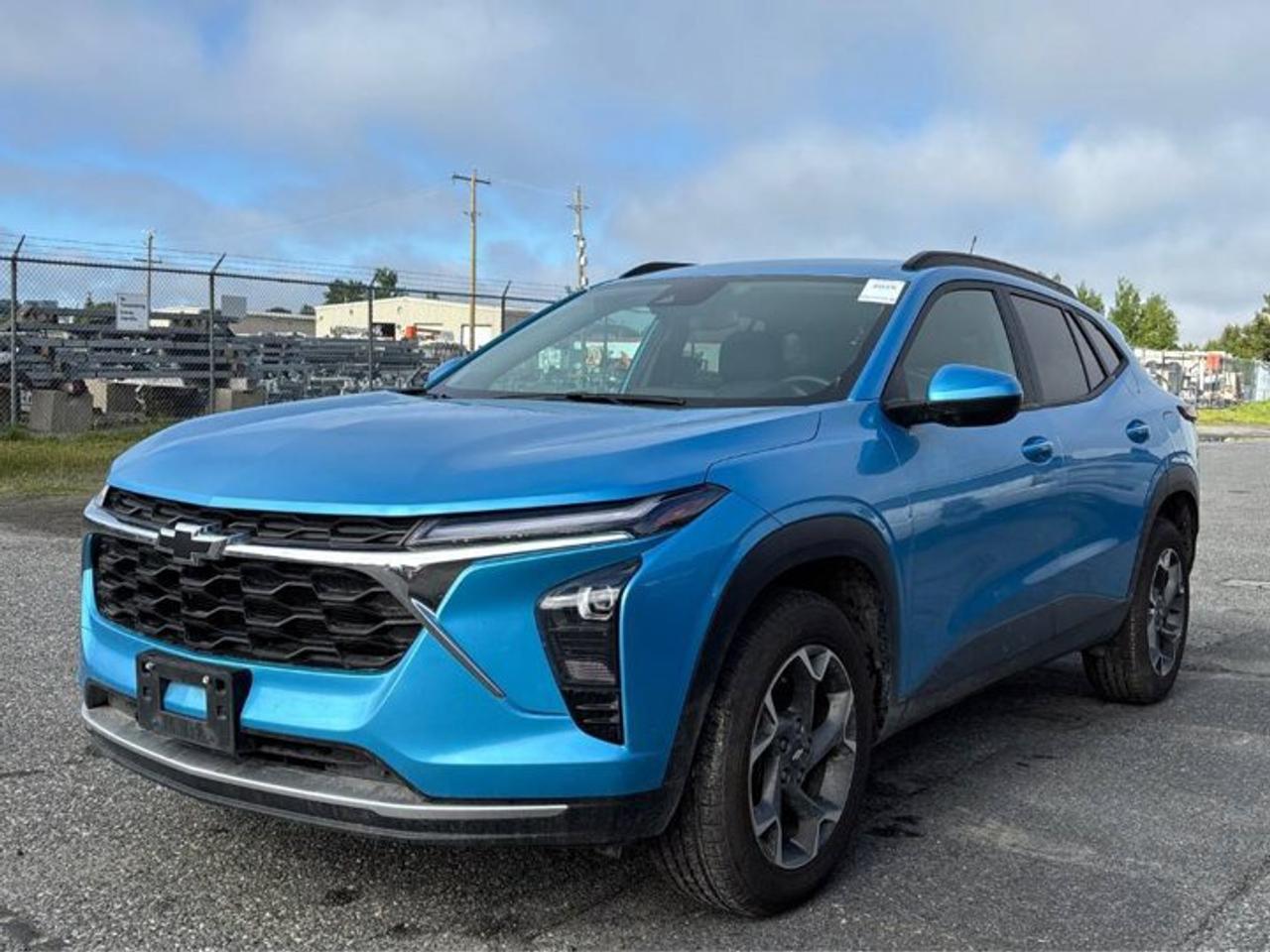 2025 Chevrolet Trax LT | Blackout Package | Heated Seats + Steering | Remote Start | Adaptive Cruise | BSM and More ! Photo