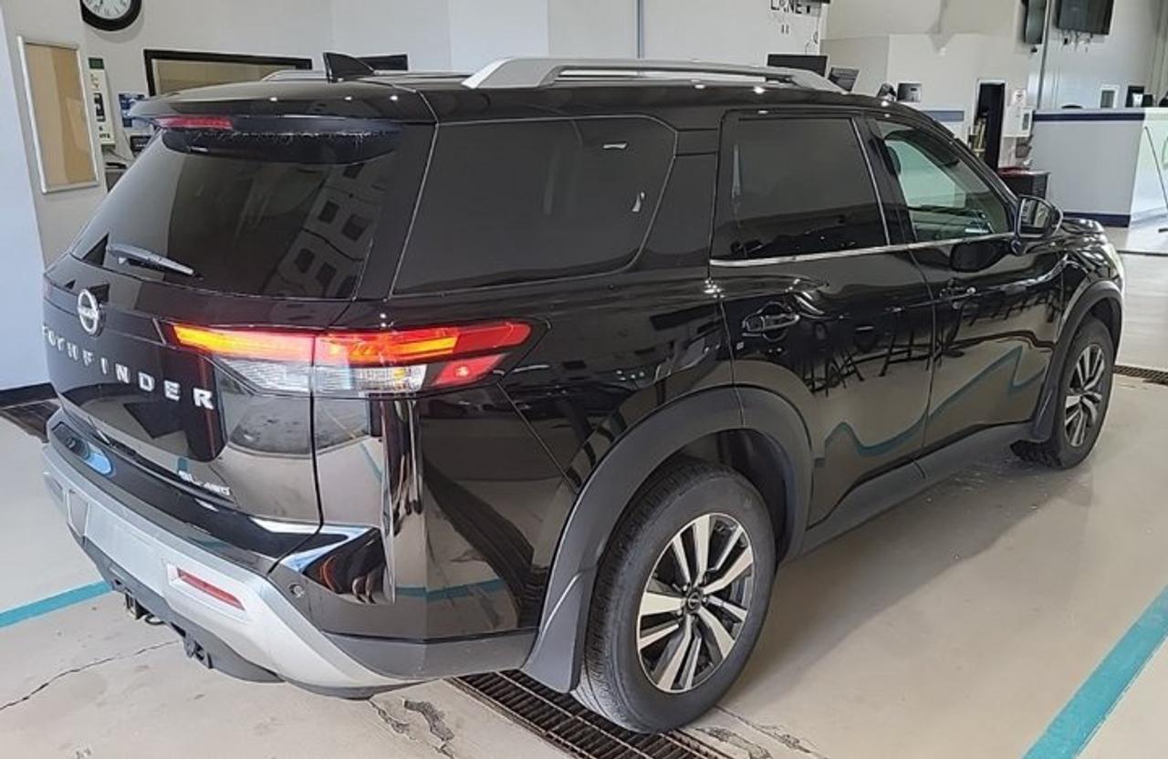 2024 Nissan Pathfinder SL 4WD | Leather | Sunroof | Nav | 360 Camera | Power Seats | Smart Cruise | Remote Start and More ! Photo3