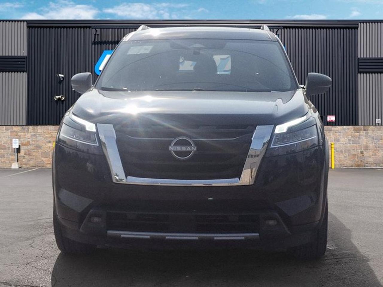 2024 Nissan Pathfinder SL 4WD | Leather | Sunroof | Nav | 360 Camera | Power Seats | Smart Cruise | Remote Start and More ! Photo