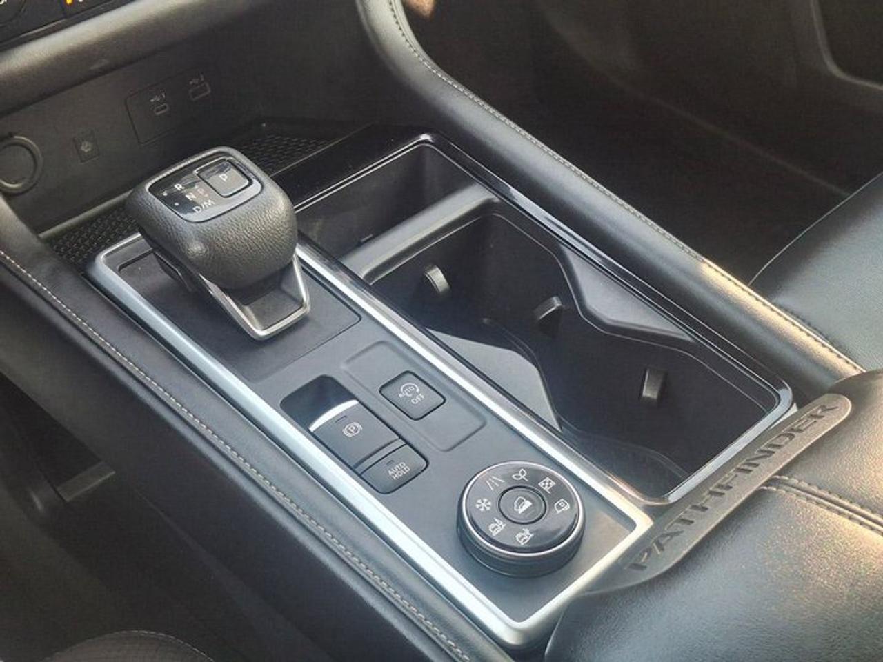 2024 Nissan Pathfinder SL 4WD | Leather | Sunroof | Nav | 360 Camera | Power Seats | Smart Cruise | Remote Start and More ! Photo