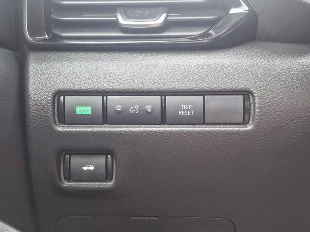 2024 Nissan Sentra SV | Sunroof | Heated Seats | CarPlay + Android | Rear Camera | Alloy Wheels | and More ! Photo