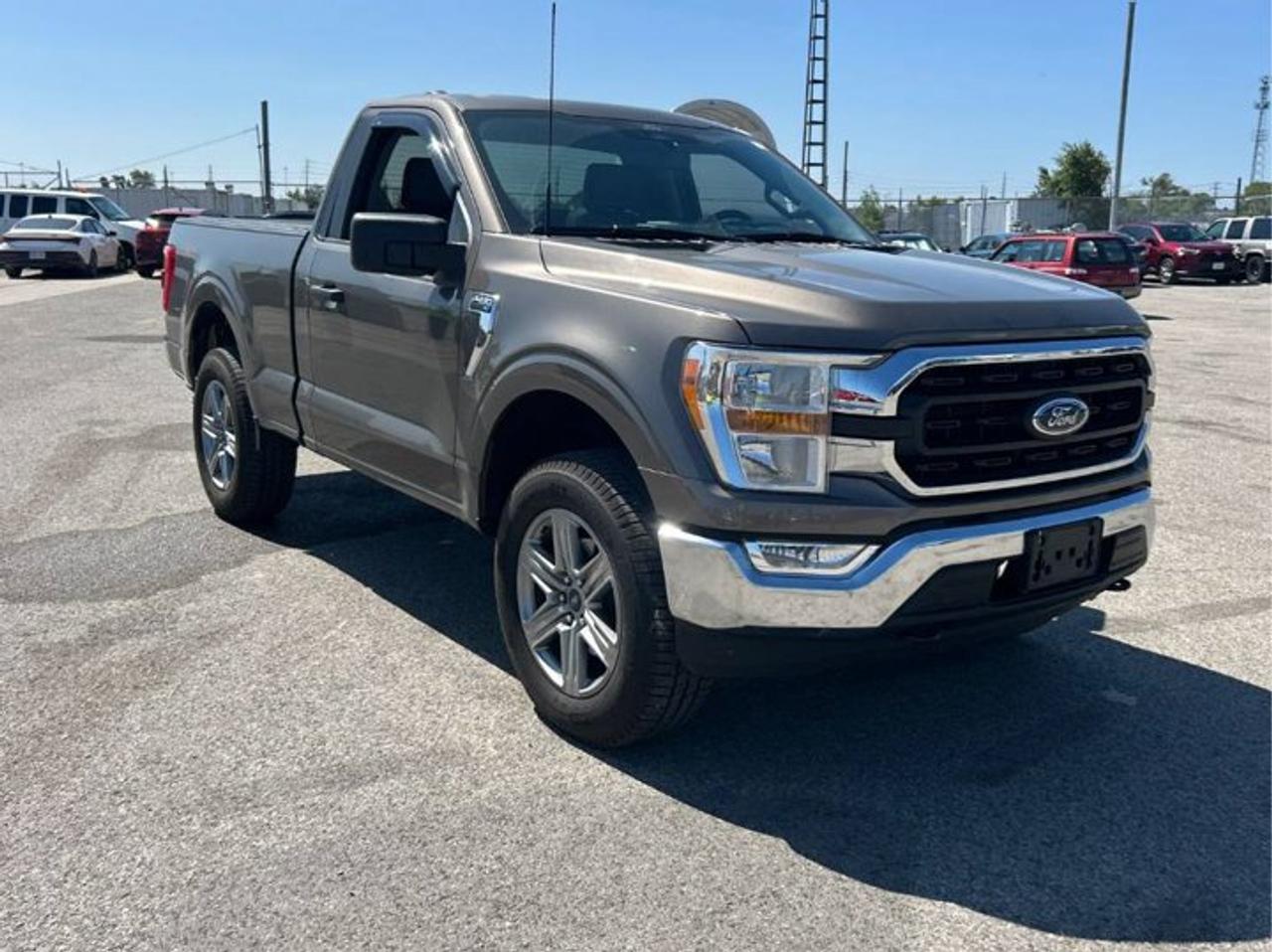 2022 Ford F-150 XLT 4x4 Regular Cab | 5.0L V8! | Remote Start | Power Seats | Trailer Brake | AC and More ! Photo