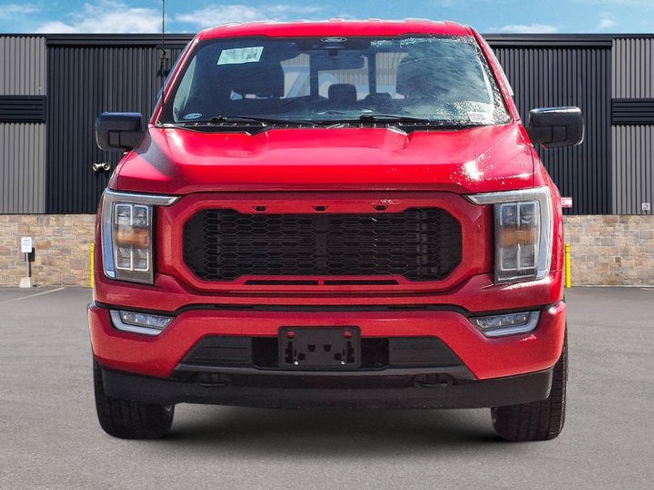 2022 Ford F-150 XLT Crew 4X4 | 5.0L V8 | 302A | Sport | Heated Bucket Seats | Spray-in Liner | Remote Start & More ! Photo