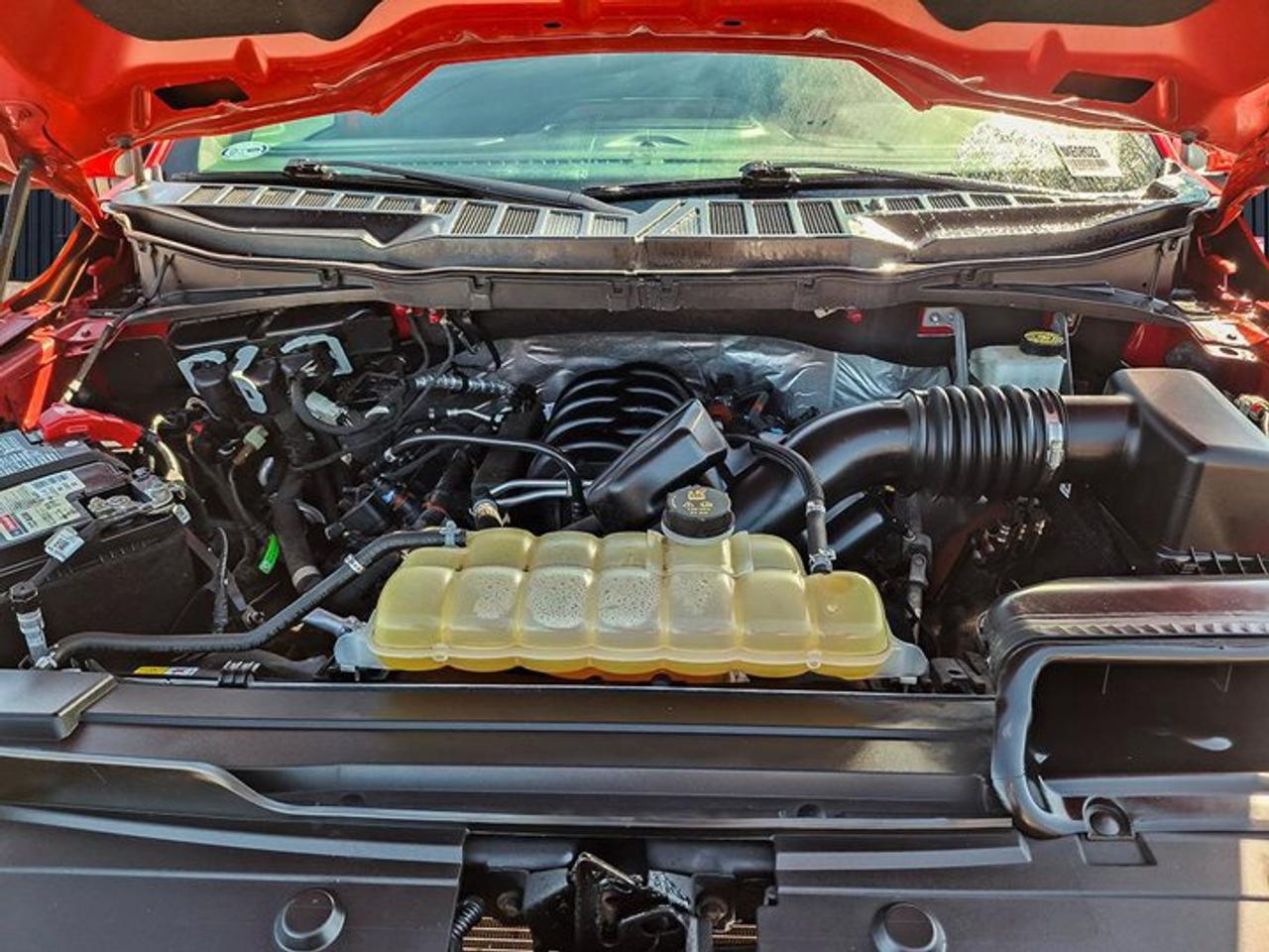 2022 Ford F-150 XLT Crew 4X4 | 5.0L V8 | 302A | Sport | Heated Bucket Seats | Spray-in Liner | Remote Start & More ! Photo