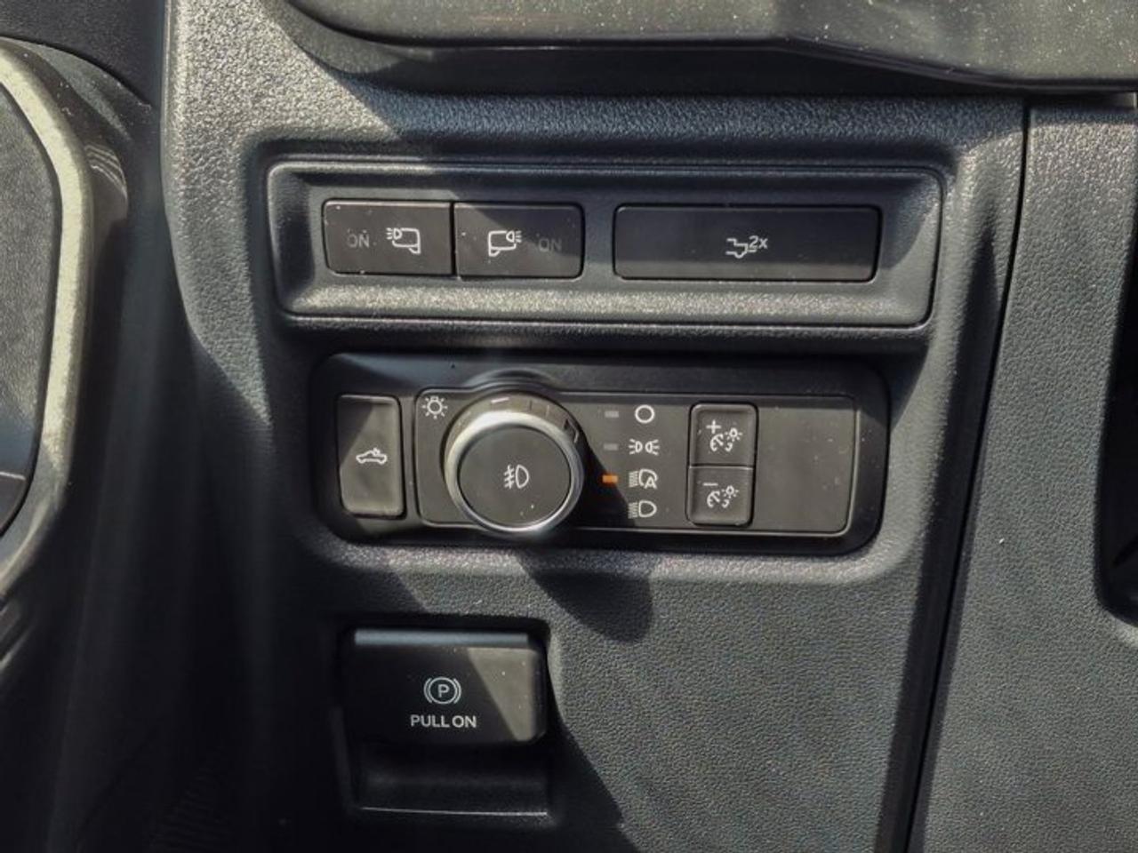 2022 Ford F-150 XLT Crew 4X4 | 5.0L V8 | 302A | Sport | Heated Bucket Seats | Spray-in Liner | Remote Start & More ! Photo