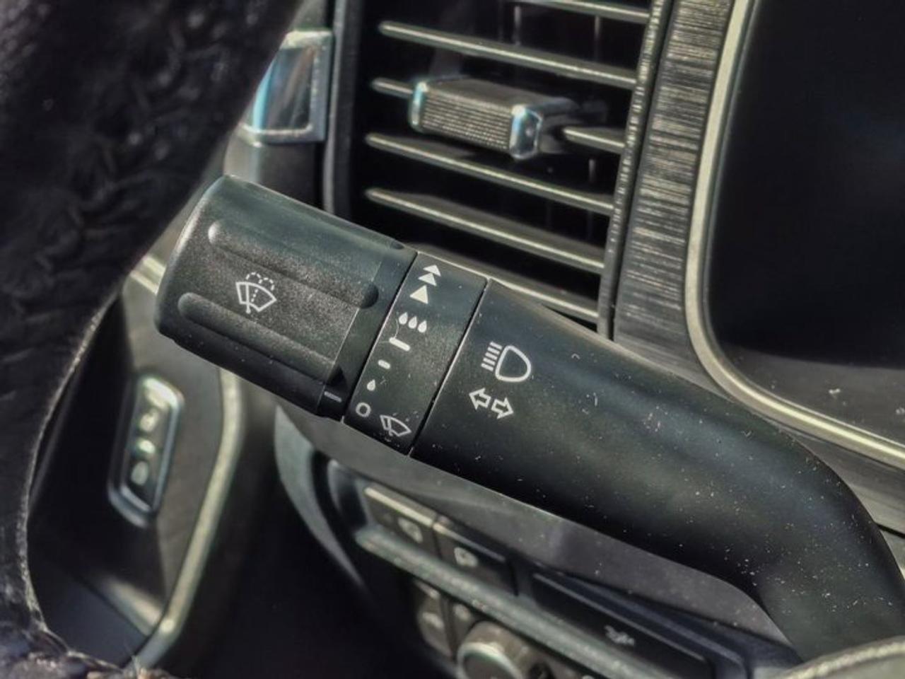 2022 Ford F-150 XLT Crew 4X4 | 5.0L V8 | 302A | Sport | Heated Bucket Seats | Spray-in Liner | Remote Start & More ! Photo