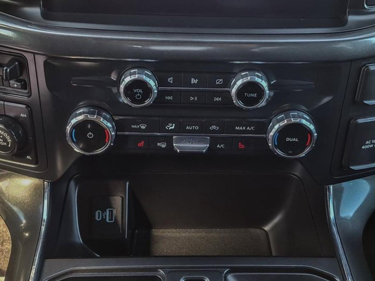 2022 Ford F-150 XLT Crew 4X4 | 5.0L V8 | 302A | Sport | Heated Bucket Seats | Spray-in Liner | Remote Start & More ! Photo