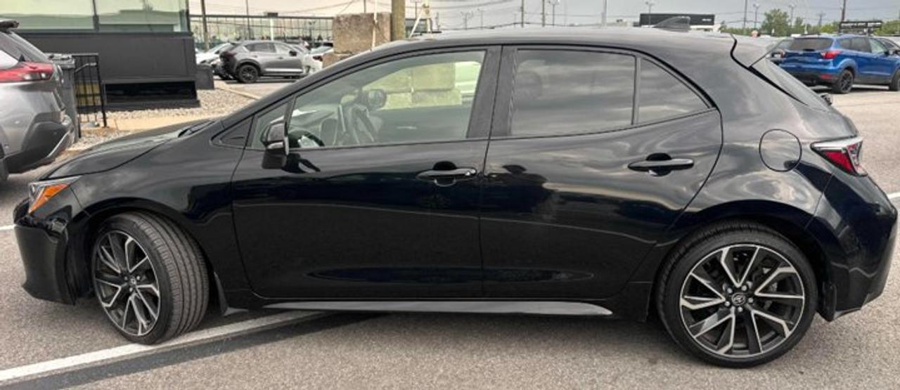 2022 Toyota Corolla Hatchback SE Upgrade | Manual | 18" Alloys | Heated Seats | Adaptive Cruise | CarPlay | Rear Cam | and More ! Photo