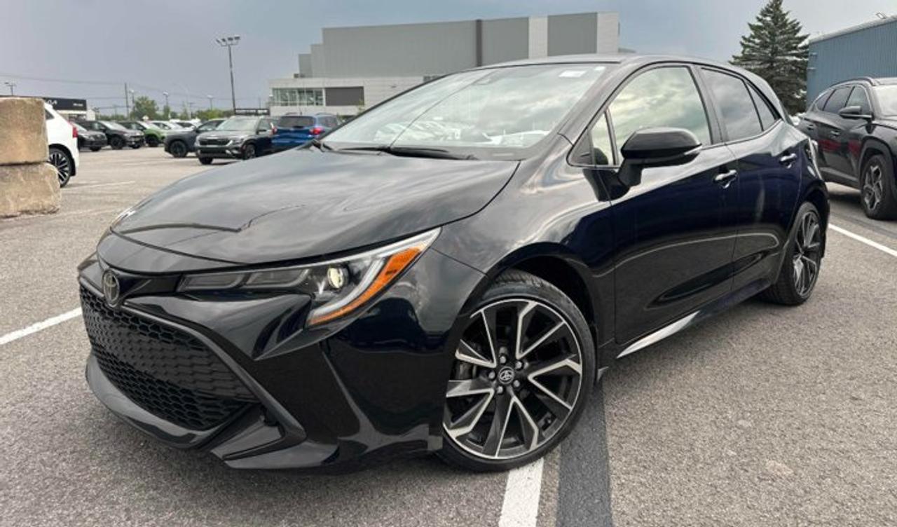 2022 Toyota Corolla Hatchback SE Upgrade | Manual | 18" Alloys | Heated Seats | Adaptive Cruise | CarPlay | Rear Cam | and More ! Photo0