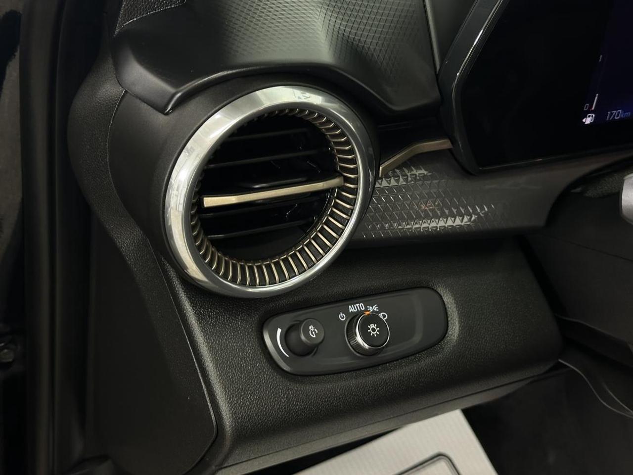 2025 Chevrolet Trax FWD 4dr ACTIV Photo