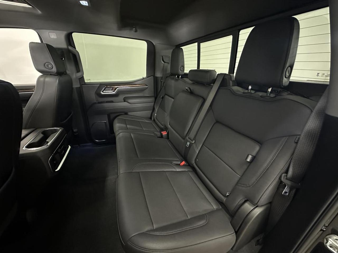 2025 GMC Sierra 1500 4WD Crew Cab 157" Elevation Photo