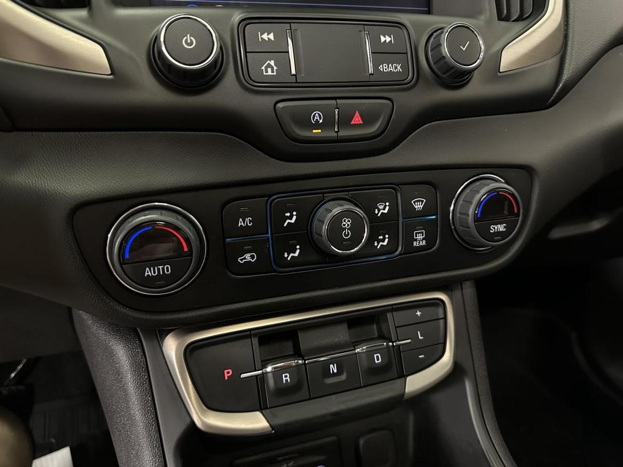 2024 GMC Terrain Awd 4dr Denali Photo