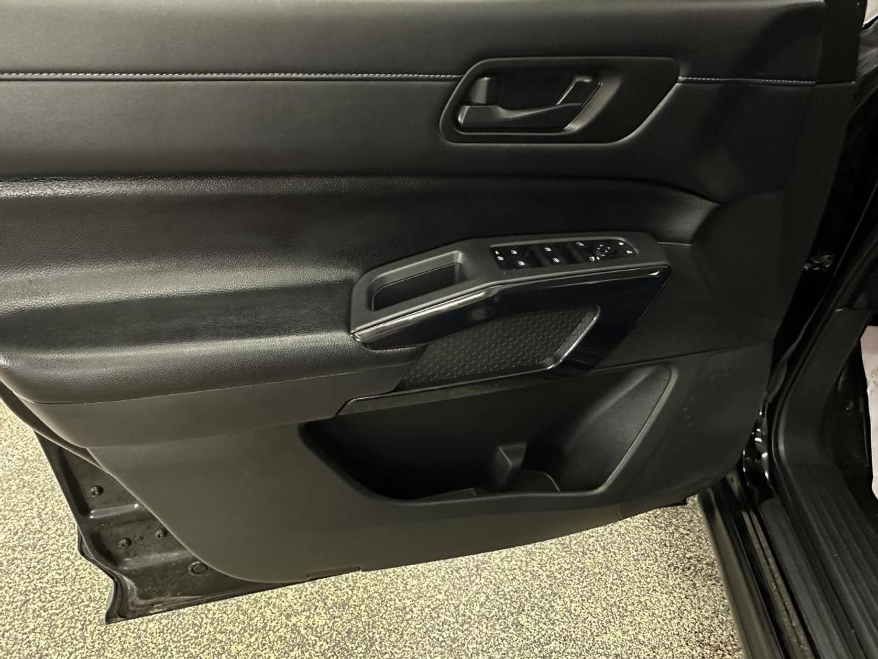 2024 Nissan Pathfinder SV 4WD Photo
