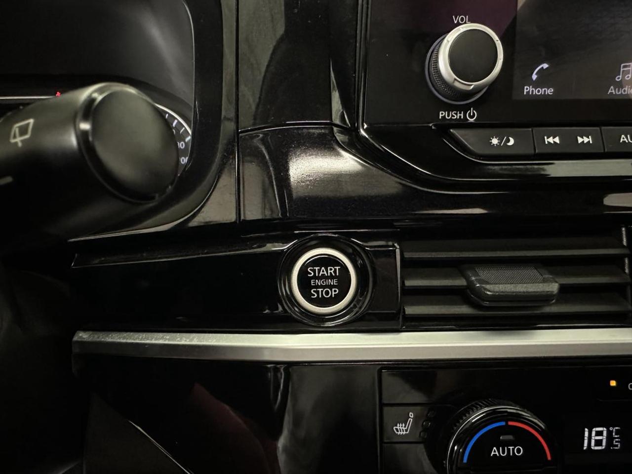 2024 Nissan Pathfinder SV 4WD Photo