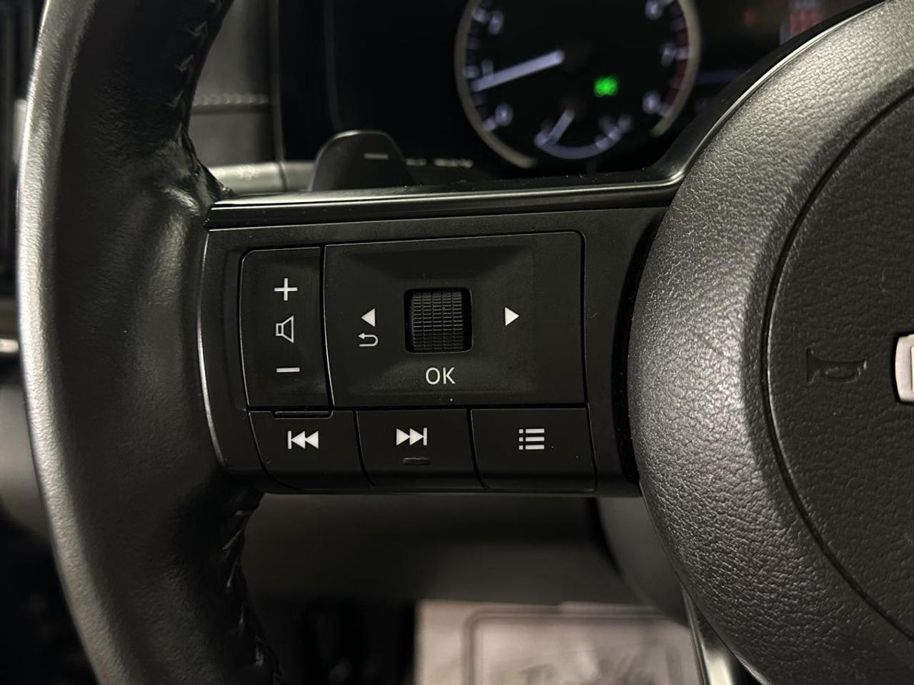2024 Nissan Pathfinder SV 4WD Photo