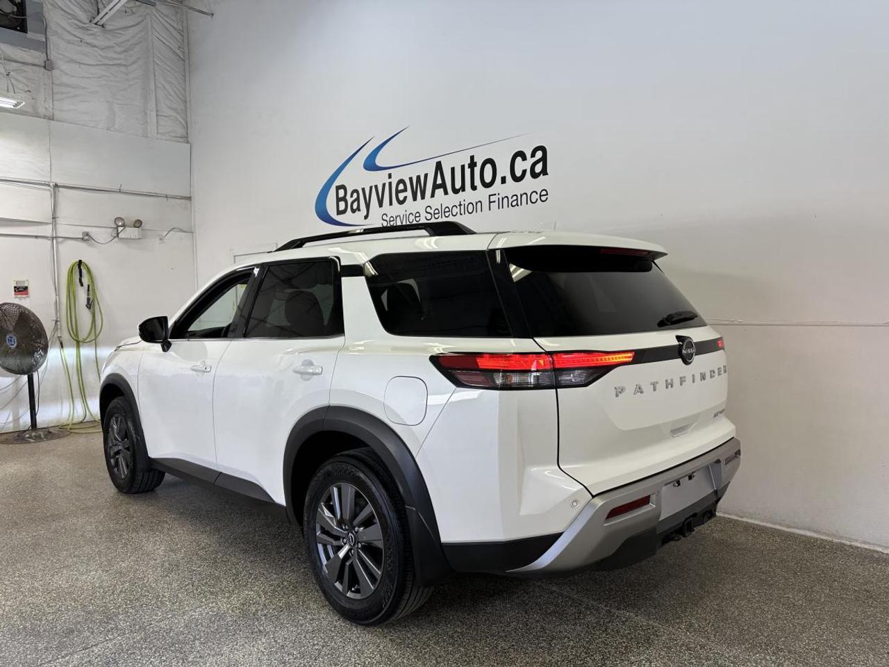 2024 Nissan Pathfinder SV 4WD Photo4