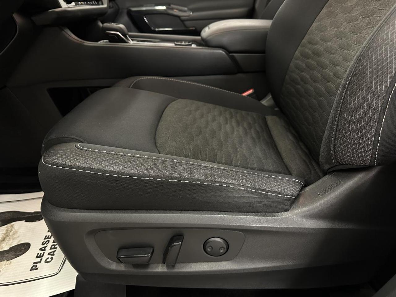 2024 Nissan Pathfinder SV 4WD Photo
