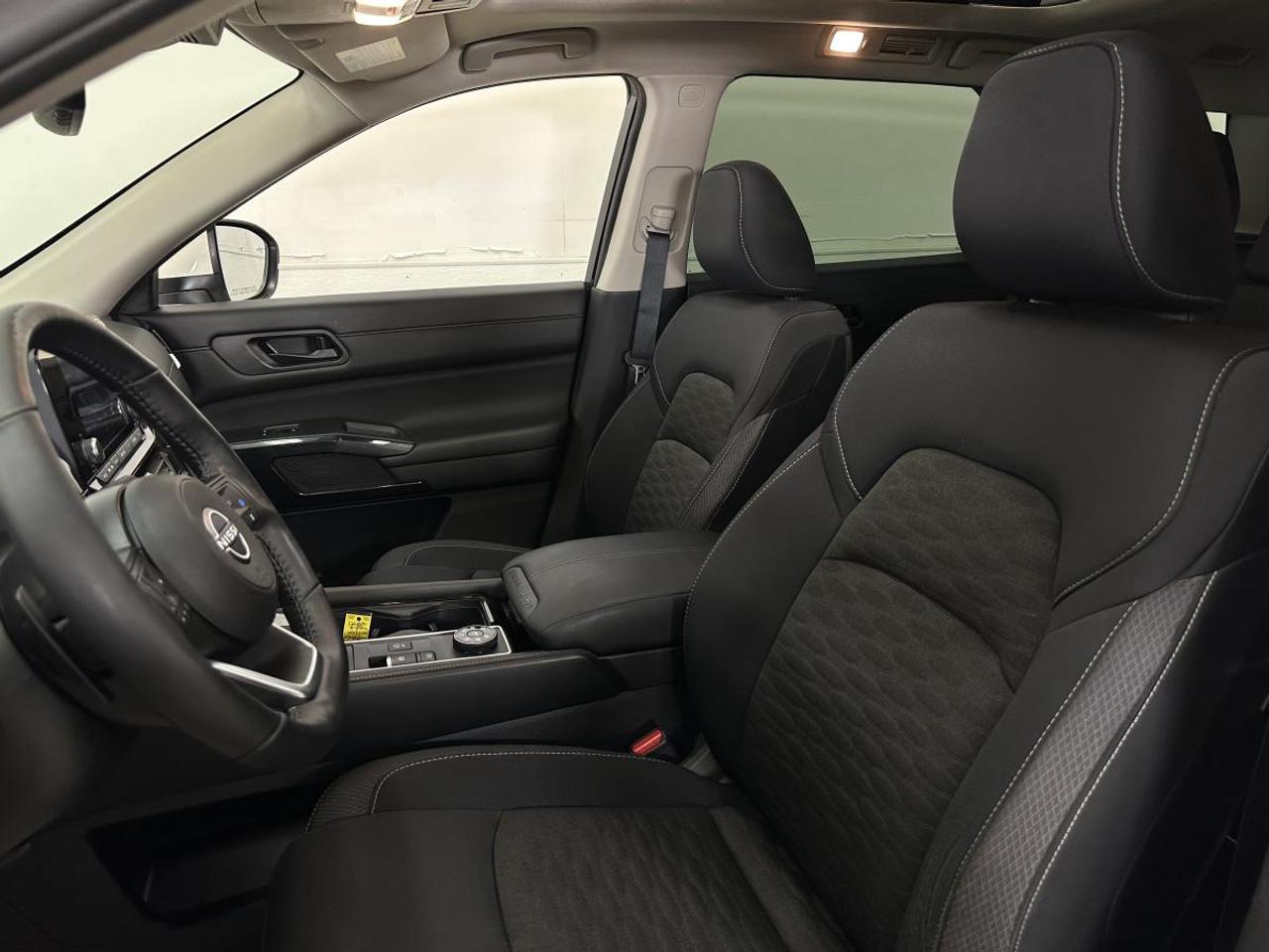 2024 Nissan Pathfinder SV 4WD Photo