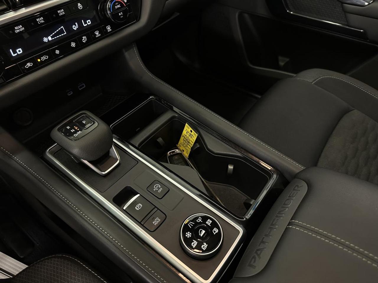 2024 Nissan Pathfinder SV 4WD Photo