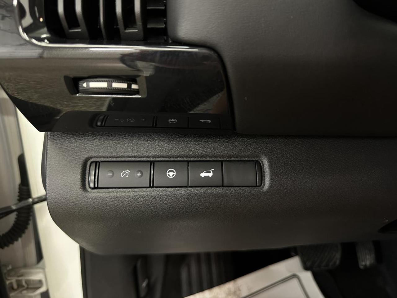 2024 Nissan Pathfinder SV 4WD Photo