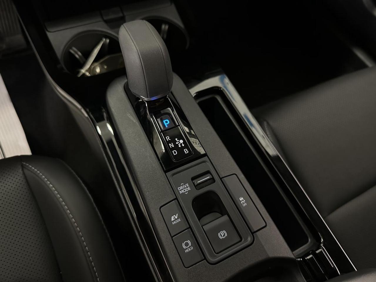 2024 Toyota Prius XLE AWD - HYBRID/GPS/CAR PLAY/DIRECT OFF TOYOTA LEASE! Photo