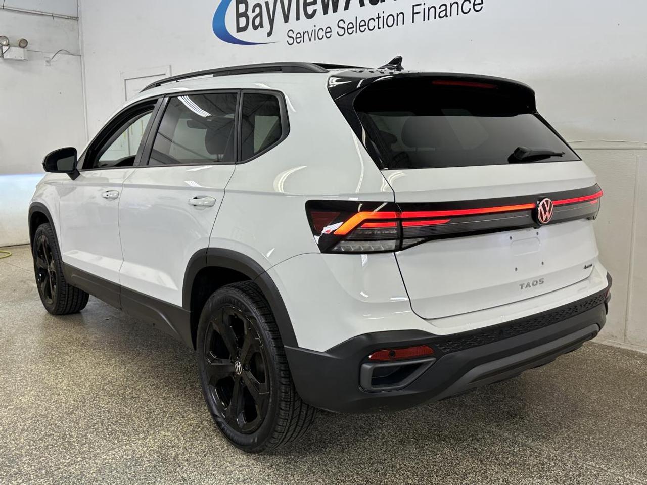 2025 Volkswagen Taos Comfortline Black Edition 4MOTION Photo4