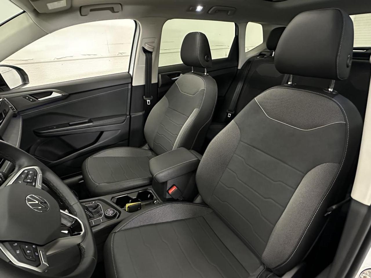 2025 Volkswagen Taos Comfortline Black Edition 4MOTION Photo