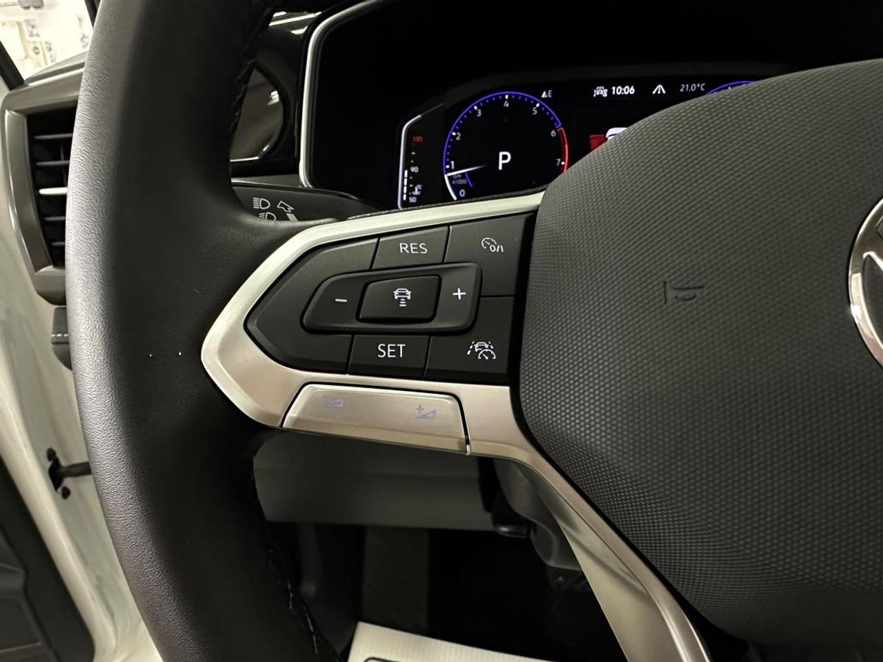 2025 Volkswagen Taos Comfortline Black Edition 4MOTION Photo