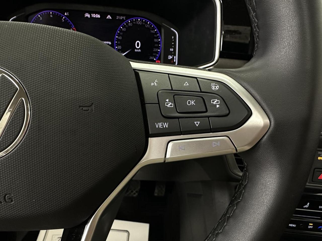 2025 Volkswagen Taos Comfortline Black Edition 4MOTION Photo